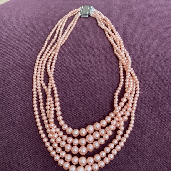 Antique over 80 years, old, pink, five strand pearls with rhinestones clip. - Picture 10 of 13